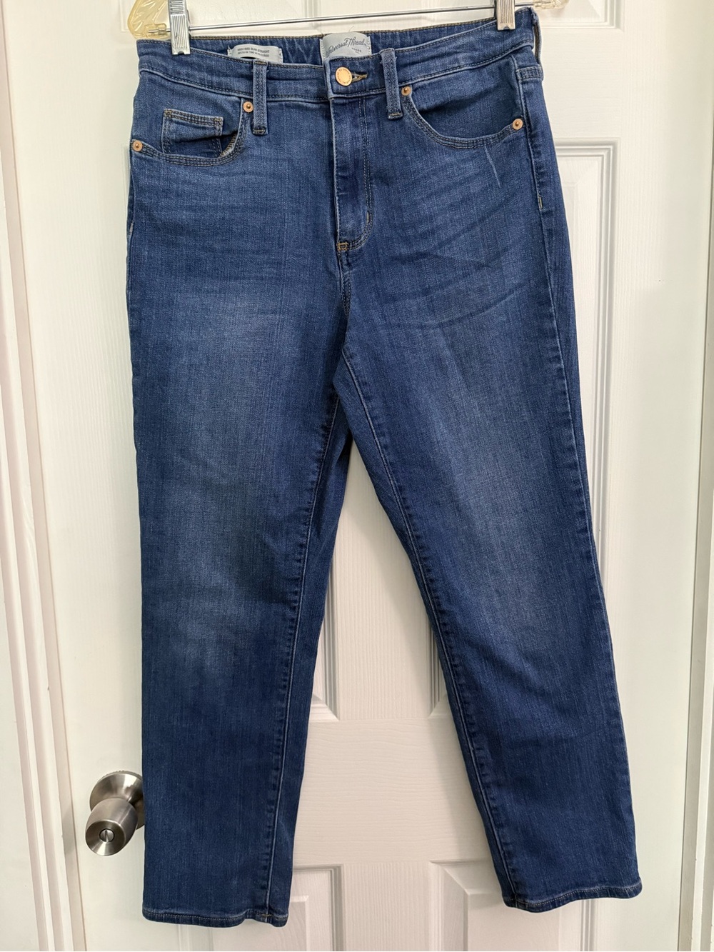 Universal Thread Women's Straight Leg Jeans in Dark Blue Wash